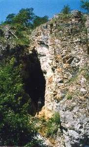 Пещера. Вид снизу
      (46.5КБ)